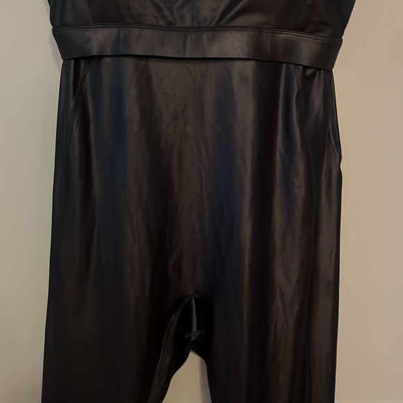 New Fabletics Motion365+ Shine Jumpsuit Black Size XXL/1X Faux Leather Catsuit - Picture 3 of 16